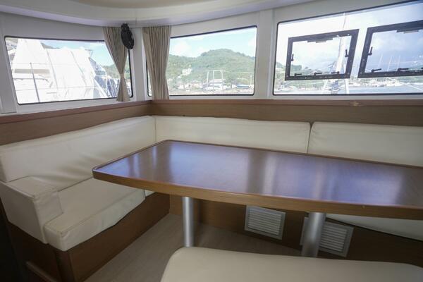 APRES SAIL 42ft Lagoon Yacht For Sale