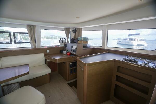 APRES SAIL 42ft Lagoon Yacht For Sale