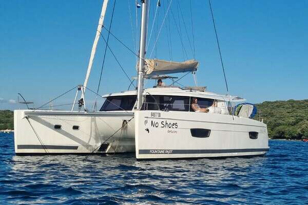 Fountaine Pajott Catamarans - Helia 44