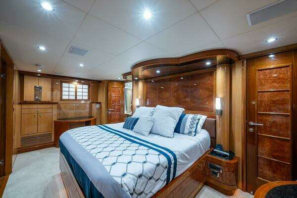 2005 Ocean Alexander 80