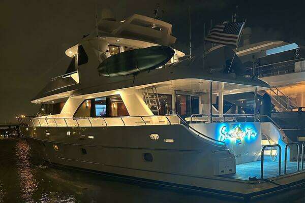 2005 Ocean Alexander 80