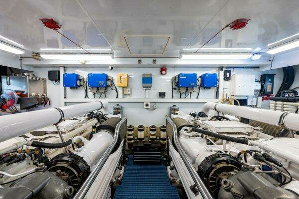 2005 Ocean Alexander 80