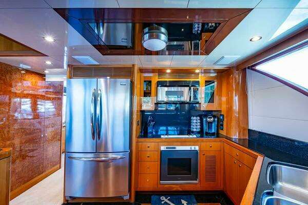 2005 Ocean Alexander 80