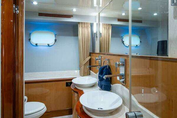 2005 Ocean Alexander 80