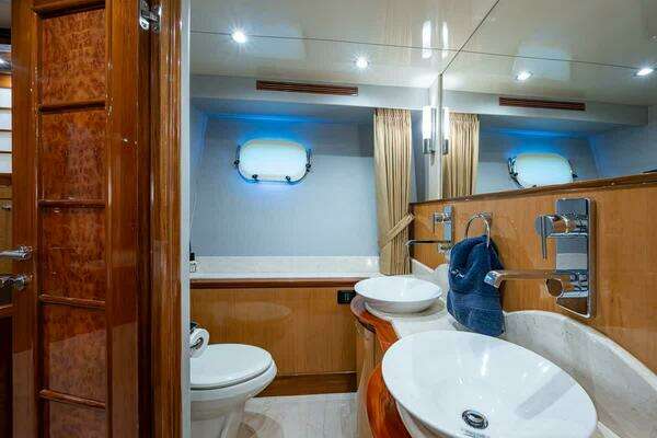 2005 Ocean Alexander 80