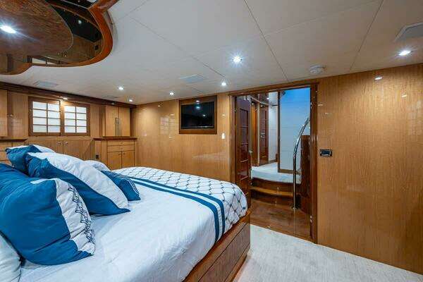 2005 Ocean Alexander 80