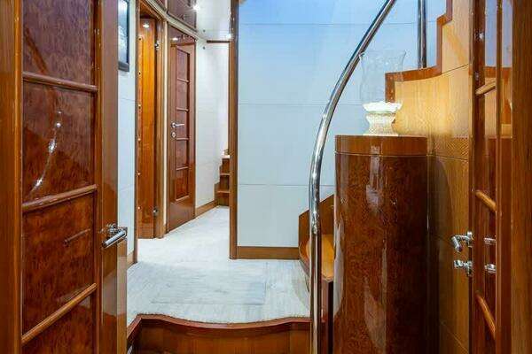 2005 Ocean Alexander 80