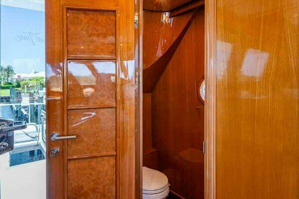 2005 Ocean Alexander 80