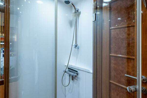 2005 Ocean Alexander 80