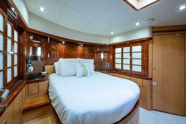 2005 Ocean Alexander 80