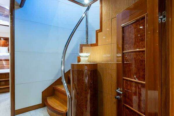 2005 Ocean Alexander 80