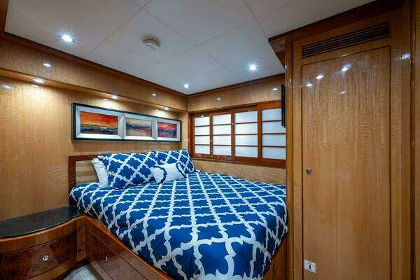 2005 Ocean Alexander 80