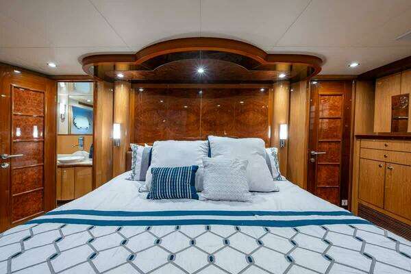 2005 Ocean Alexander 80