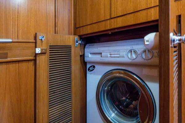 2005 Ocean Alexander 80