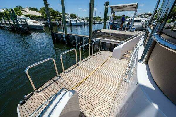 2005 Ocean Alexander 80