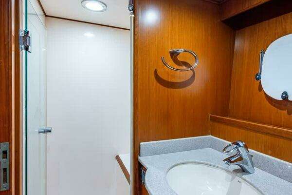 2005 Ocean Alexander 80