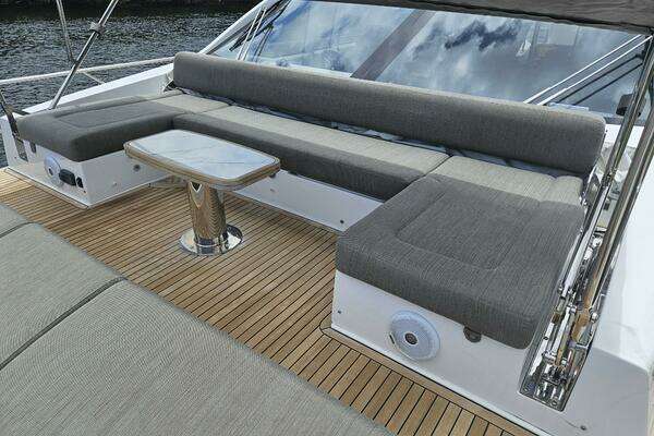 2022 Azimut 66