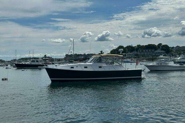 Photo of the 2002 Mainship Pilot 34 "Optimist"