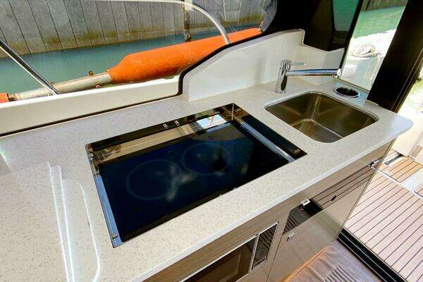 Jeanneau Merry Fisher 1095 Fly Yacht For Sale