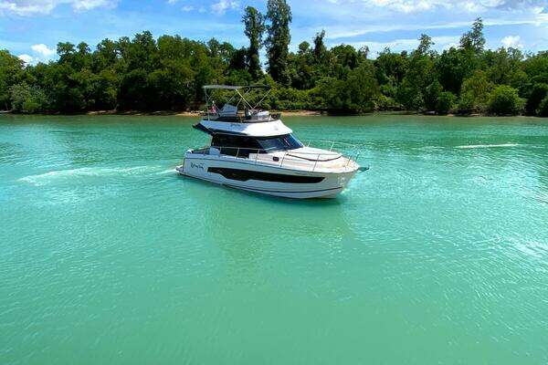 Jeanneau Merry Fisher 1095 Fly Yacht For Sale