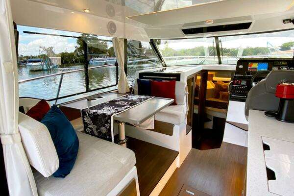 Jeanneau Merry Fisher 1095 Fly Yacht For Sale