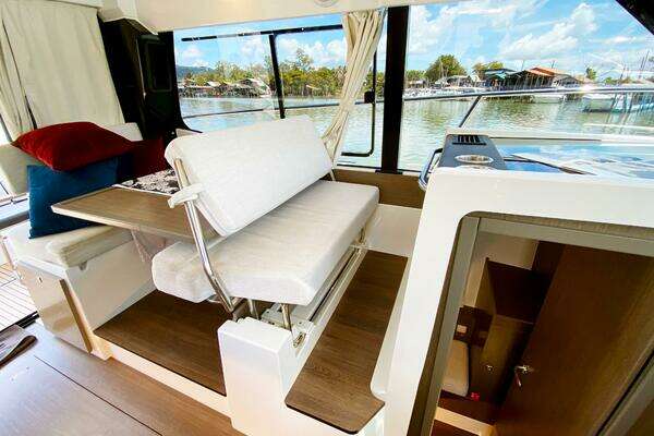 Jeanneau Merry Fisher 1095 Fly Yacht For Sale