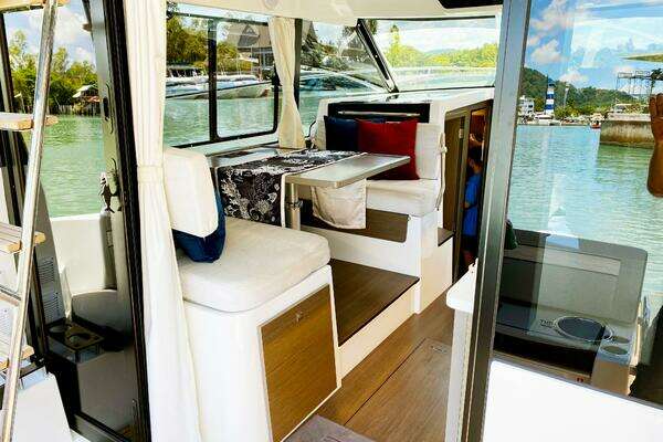 Jeanneau Merry Fisher 1095 Fly Yacht For Sale