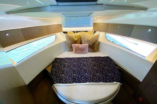 Jeanneau Merry Fisher 1095 Fly Yacht For Sale