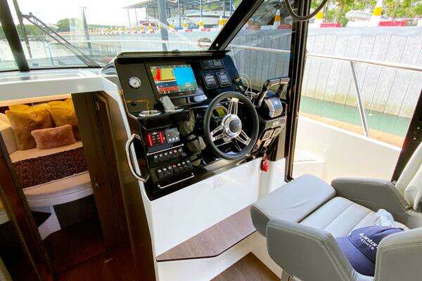 Jeanneau Merry Fisher 1095 Fly Yacht For Sale