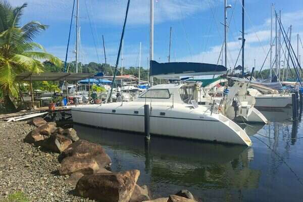 35-ft-Charter Cat-2000-Bocas del Toro yacht for sale