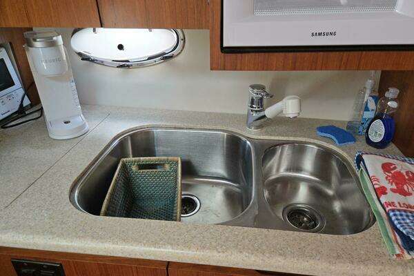 Tiara Yachts 3800 Express Yacht For Sale