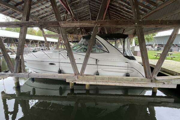 33-ft-Maxum-2000-3300 SCR-Low Fuss Innisfil Ontario Canada  yacht for sale