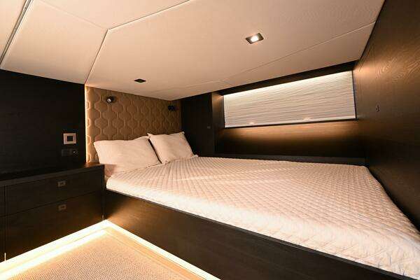 2022 Vanquish Yachts 58