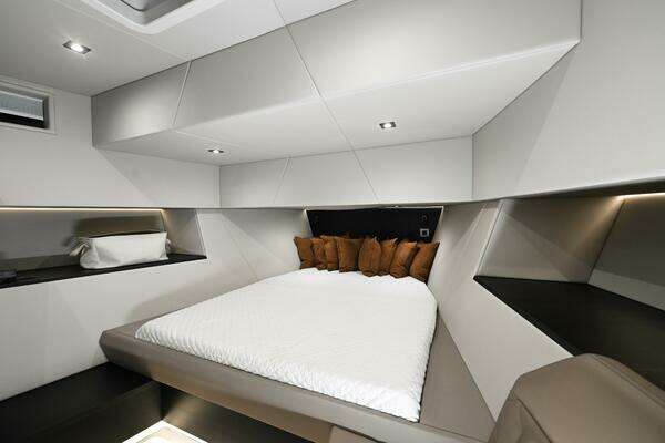 2022 Vanquish Yachts 58