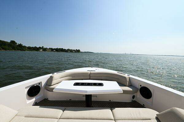 2022 Vanquish Yachts 58