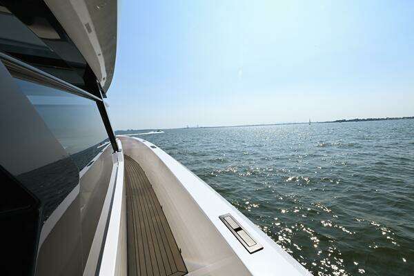 2022 Vanquish Yachts 58