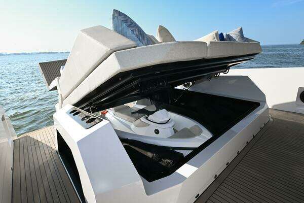 2022 Vanquish Yachts 58