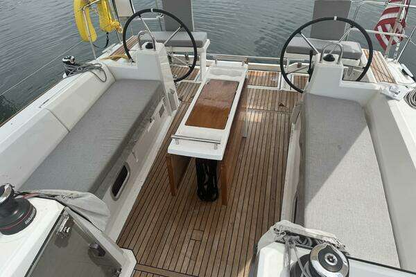 Beneteau Oceanis 38.1 Yacht For Sale