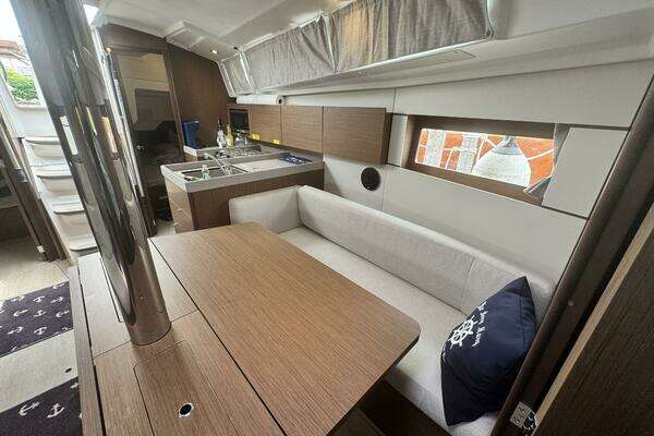Beneteau Oceanis 38.1 Yacht For Sale