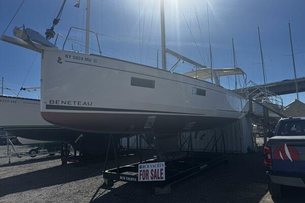 38ft Beneteau Yacht For Sale