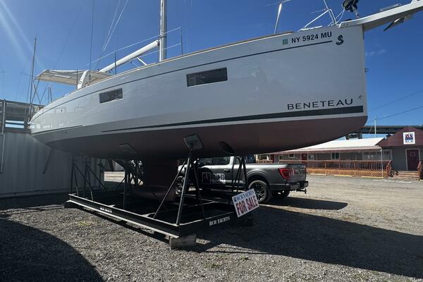 38ft Beneteau Yacht For Sale