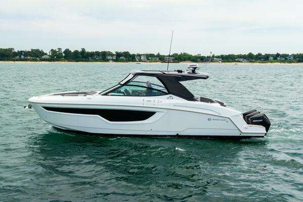Cruisers Yachts  Yacht For Sale
