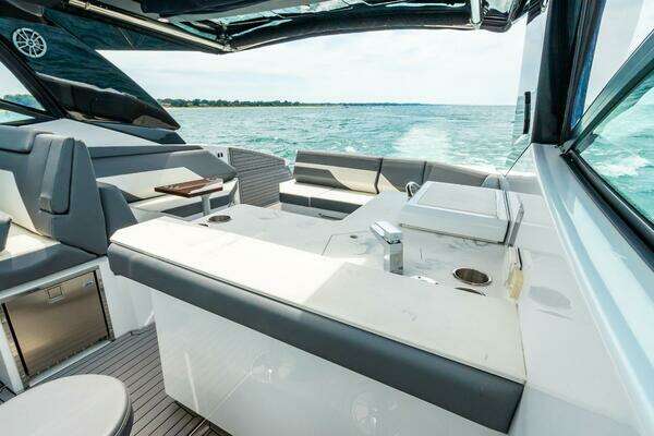 Cruisers Yachts  Yacht For Sale