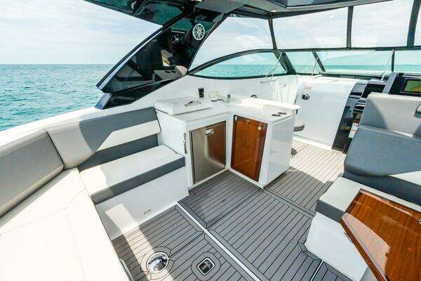 Cruisers Yachts  Yacht For Sale