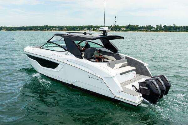 Cruisers Yachts  Yacht For Sale
