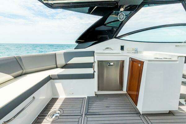 Cruisers Yachts  Yacht For Sale