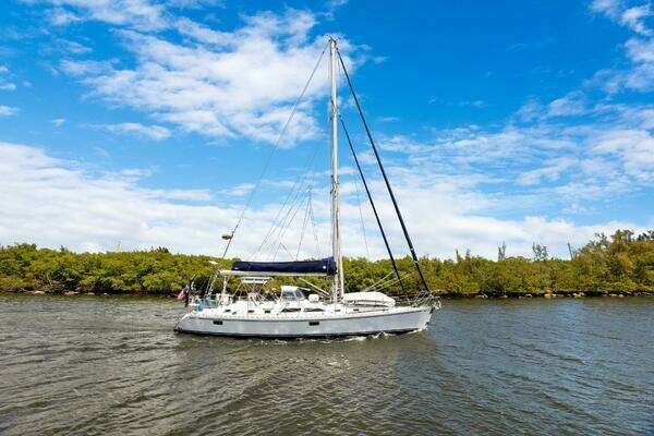 Photo of the 2004 Hylas 46 "Southern Cross"