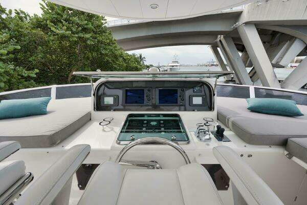 Horizon P110 Tri-Deck Yacht For Sale