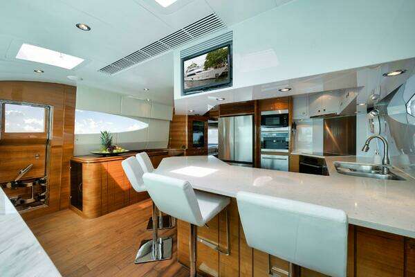 Horizon P110 Tri-Deck Yacht For Sale