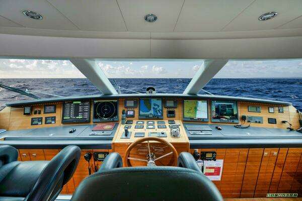 Horizon P110 Tri-Deck Yacht For Sale